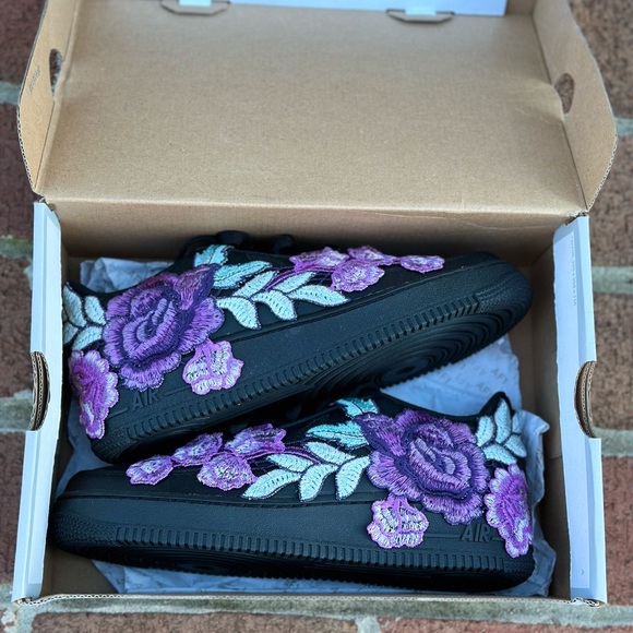 Nike Air Force 1 Low Purple Rose Flower Floral Black Custom Shoes Size 8 Women's - Picture 3 of 3